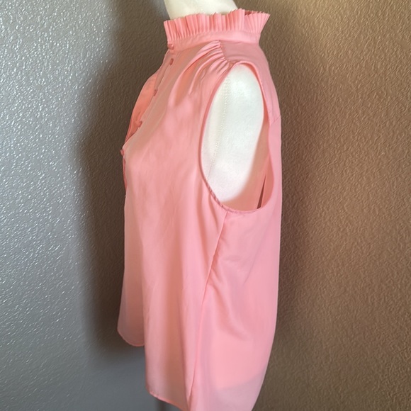 size 6 - JCrew - peach color sleeveless button down blouse with ruffle neck EUC - Picture 3 of 7